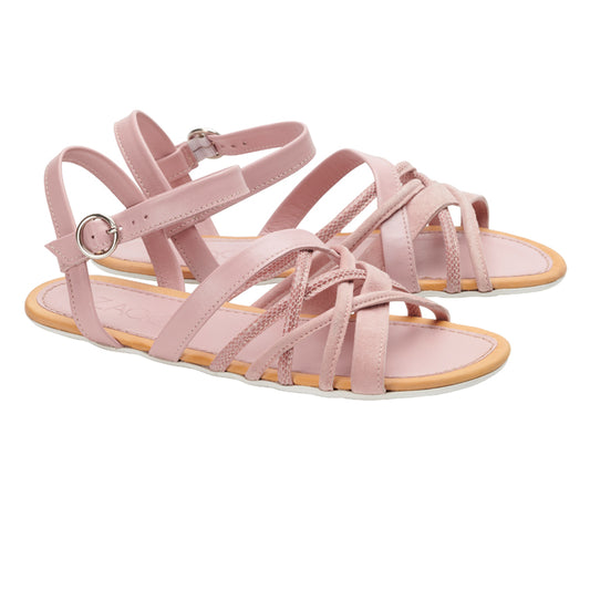 Wir präsentieren die QORY Rosa von ZAQQ: Diese rosa Sandalen haben Knöchelriemen mit Schnallenverschluss und eine flache Sohle. Das stilvolle Crisscross-Design auf der Vorderseite rundet ihren schicken Look ab.